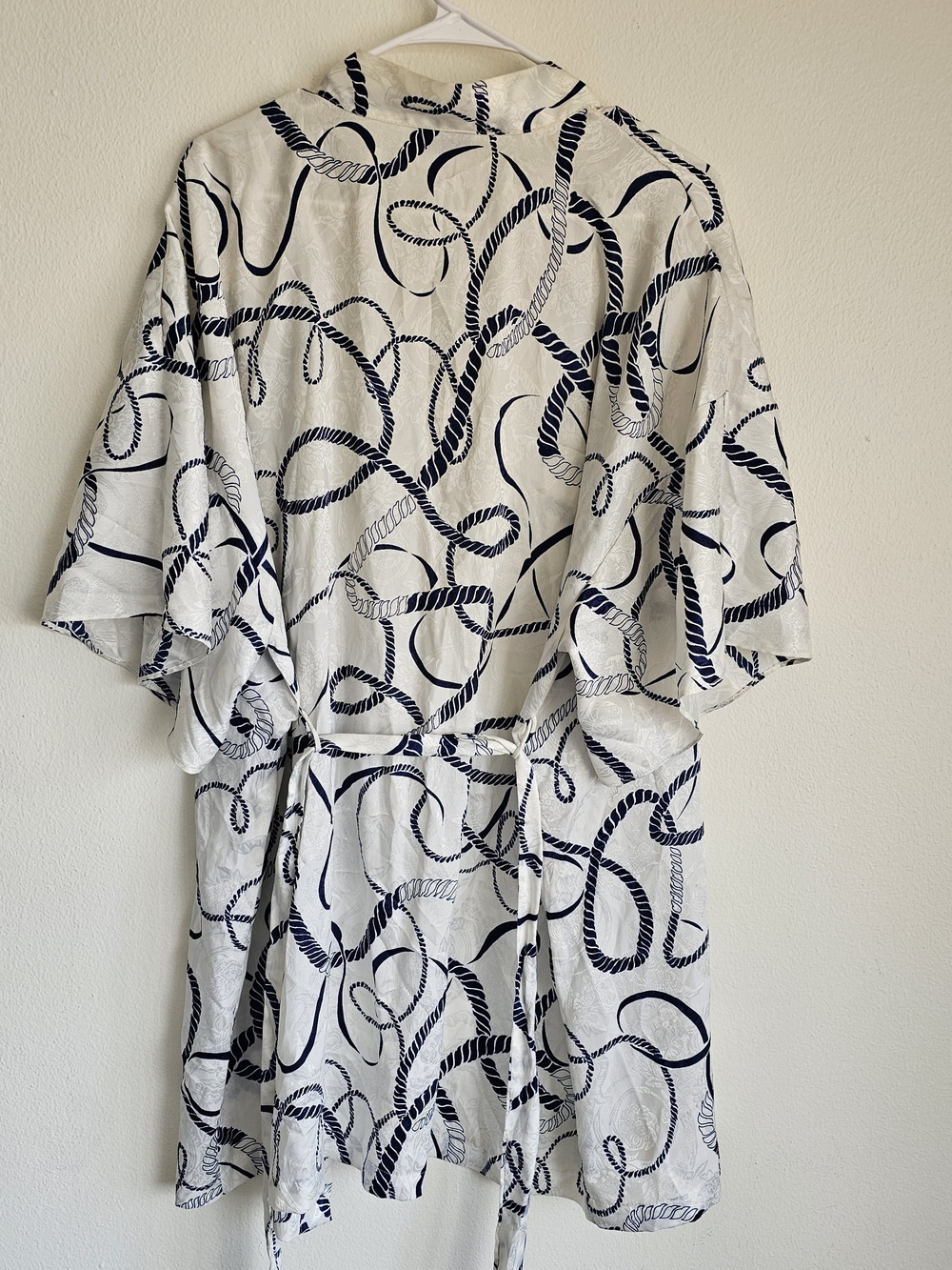 White & Navy Rope-Print Kimono Robe by Val Mode - Picture 2 of 5